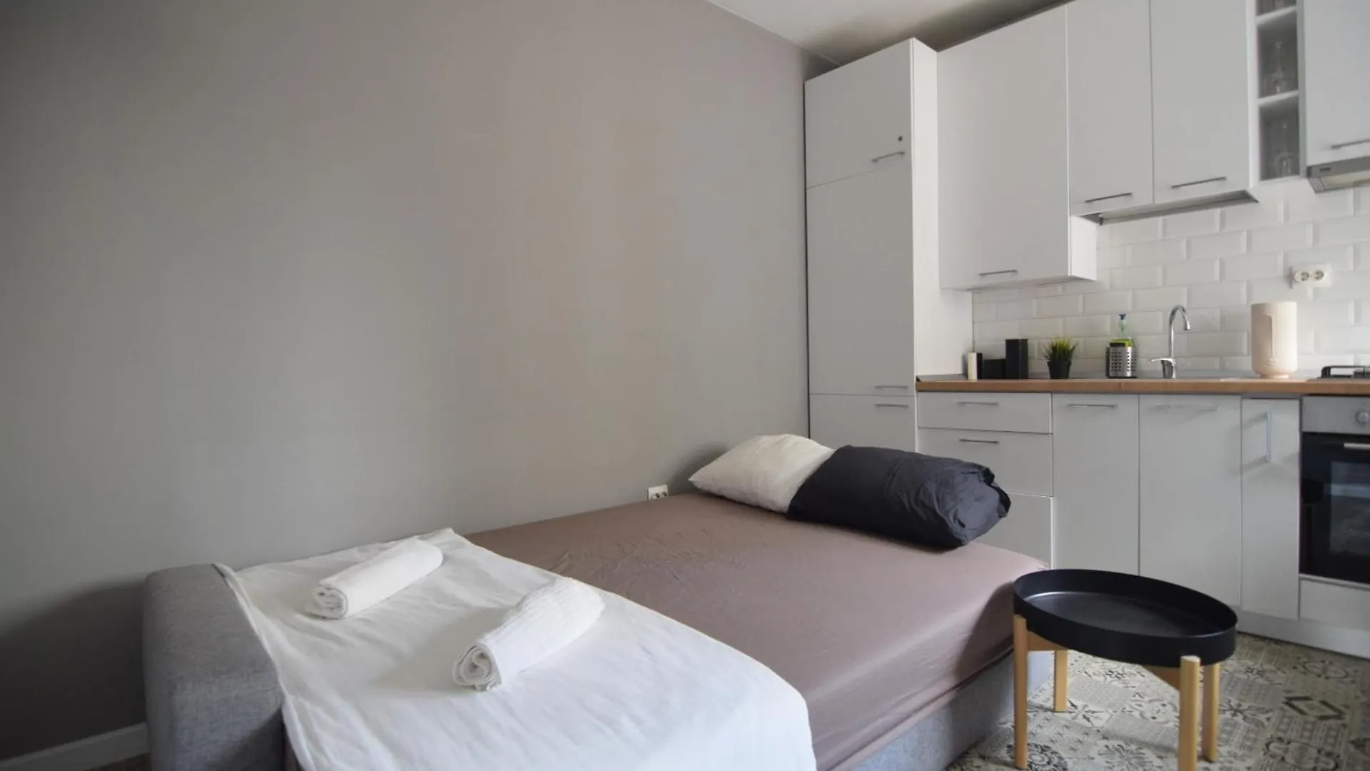 Studio In The Old City Bucharest Apartment